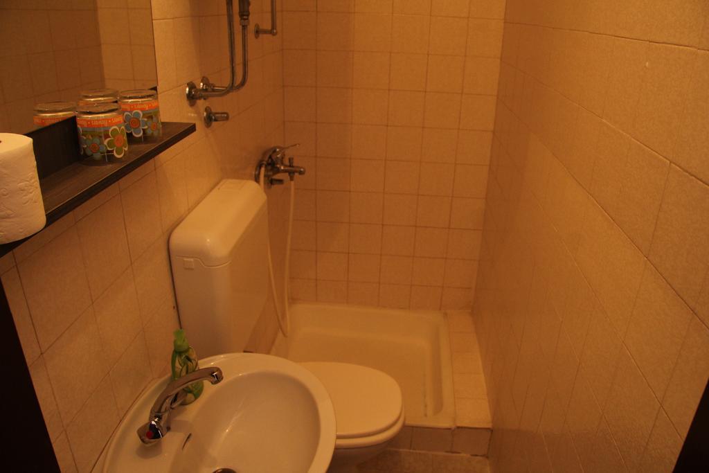 Novalja Guesthouse Economy Rooms Exteriör bild