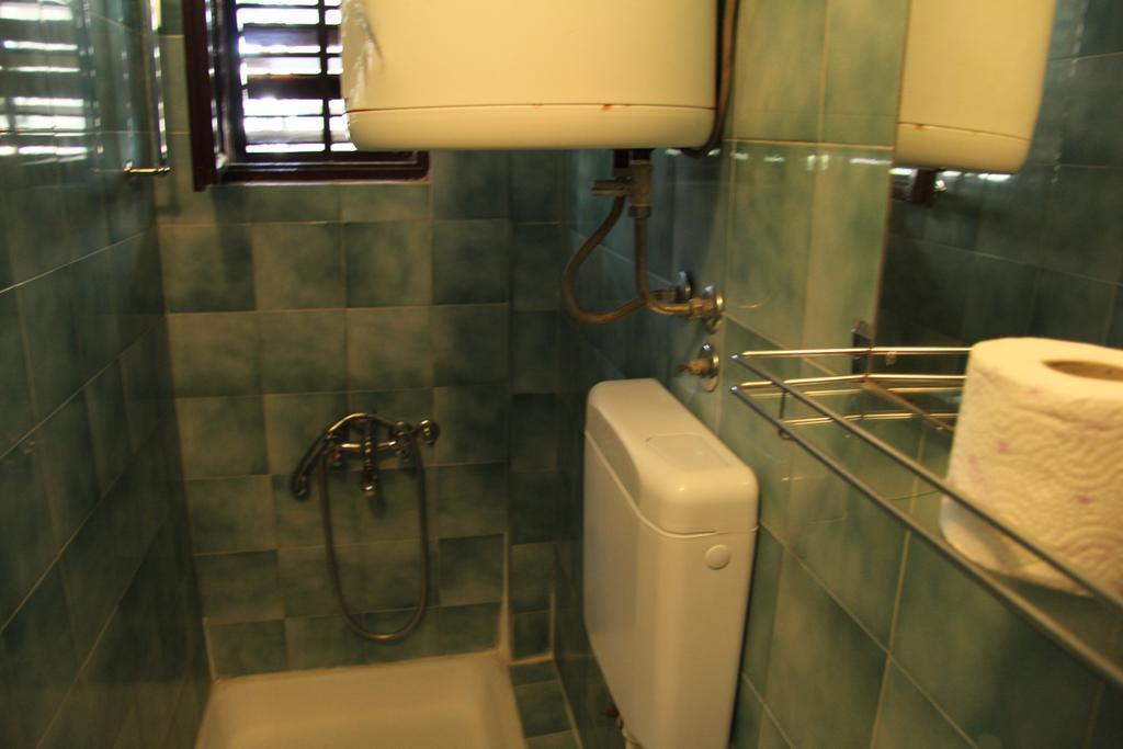 Novalja Guesthouse Economy Rooms Exteriör bild