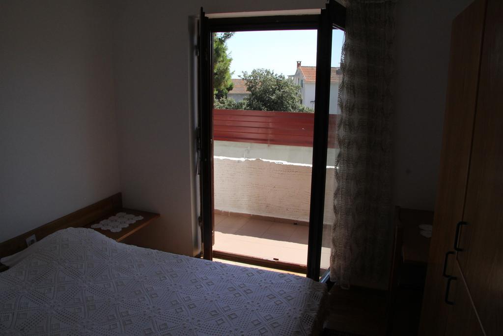 Novalja Guesthouse Economy Rooms Exteriör bild