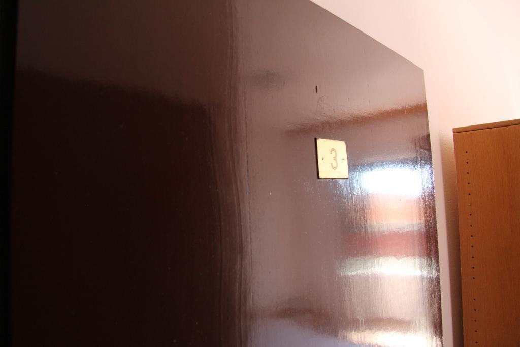 Novalja Guesthouse Economy Rooms Exteriör bild