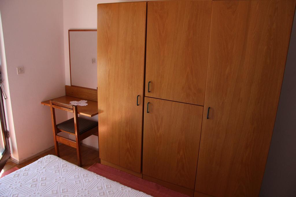 Novalja Guesthouse Economy Rooms Exteriör bild