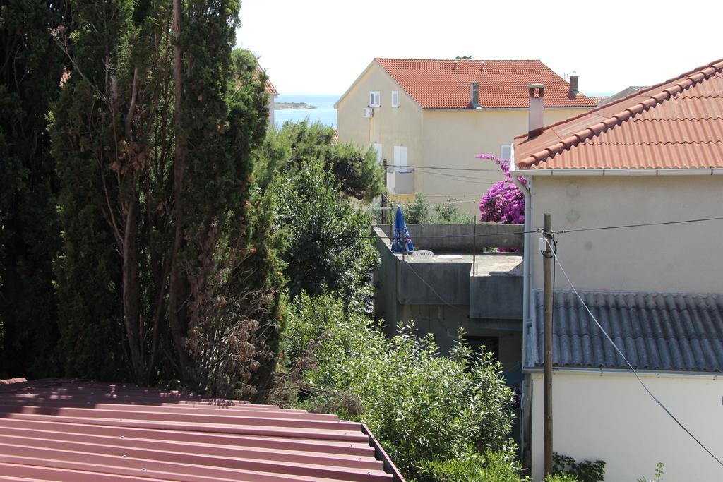 Novalja Guesthouse Economy Rooms Exteriör bild