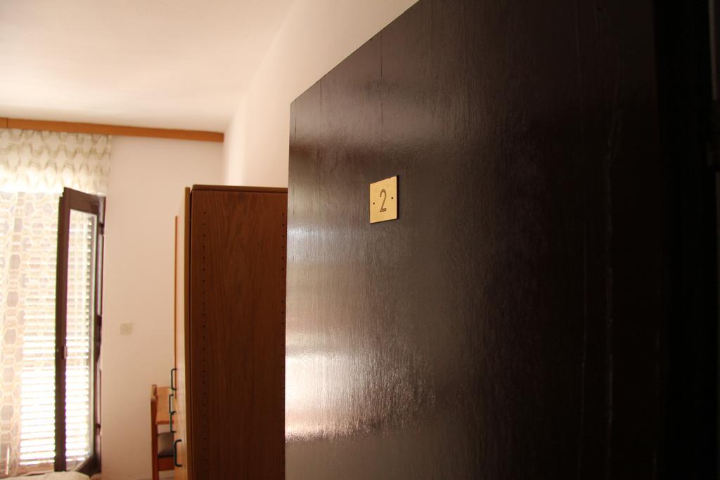 Novalja Guesthouse Economy Rooms Exteriör bild