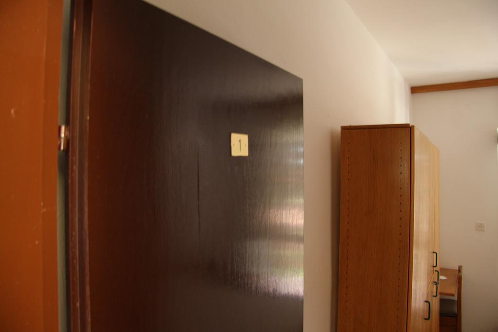 Novalja Guesthouse Economy Rooms Exteriör bild