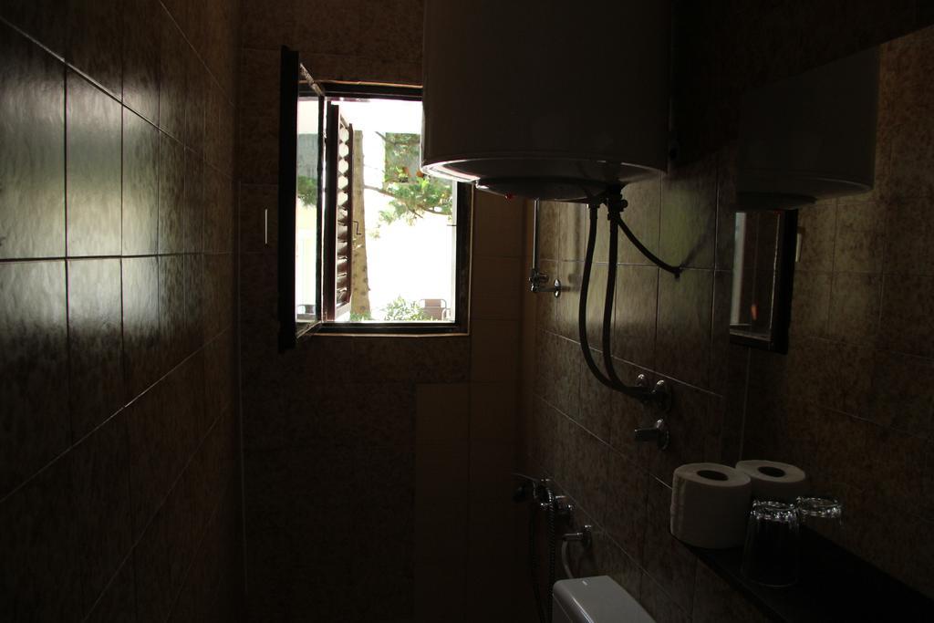 Novalja Guesthouse Economy Rooms Exteriör bild